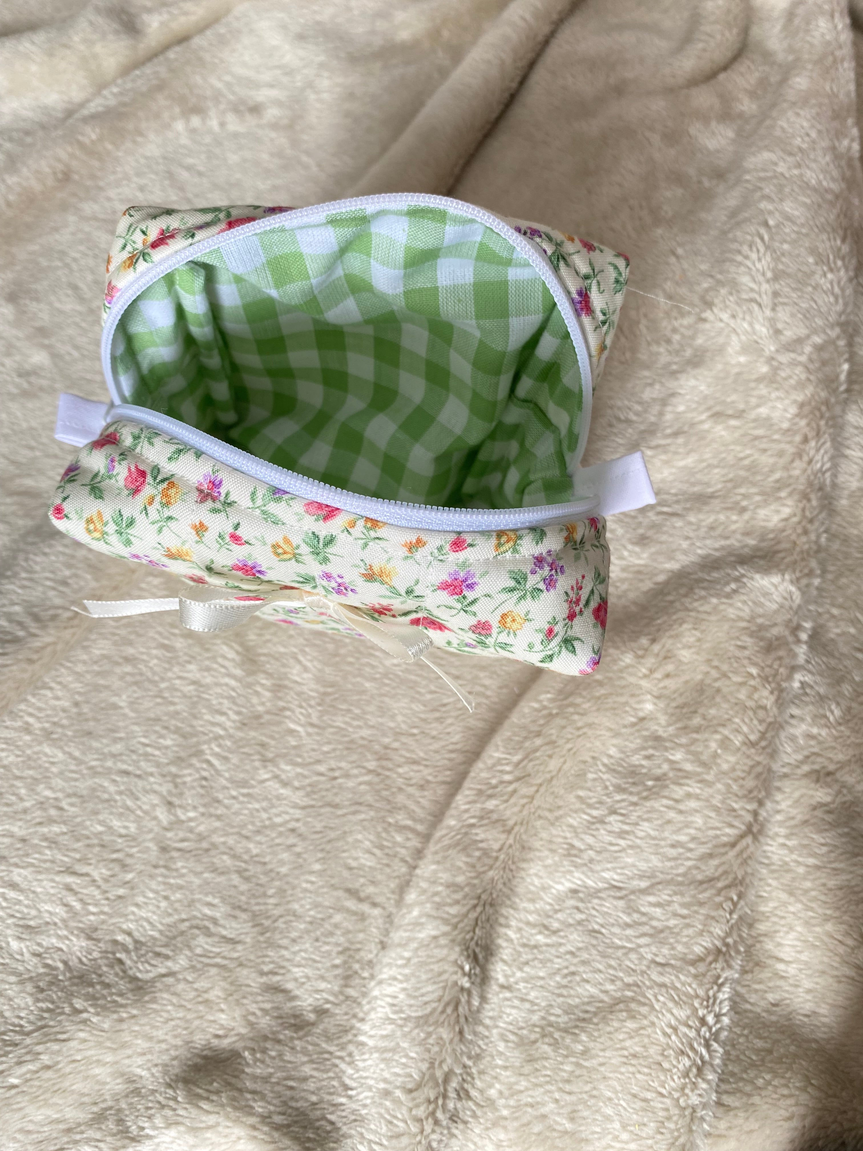 Mini Makeup Bag - Cottage Blossoms