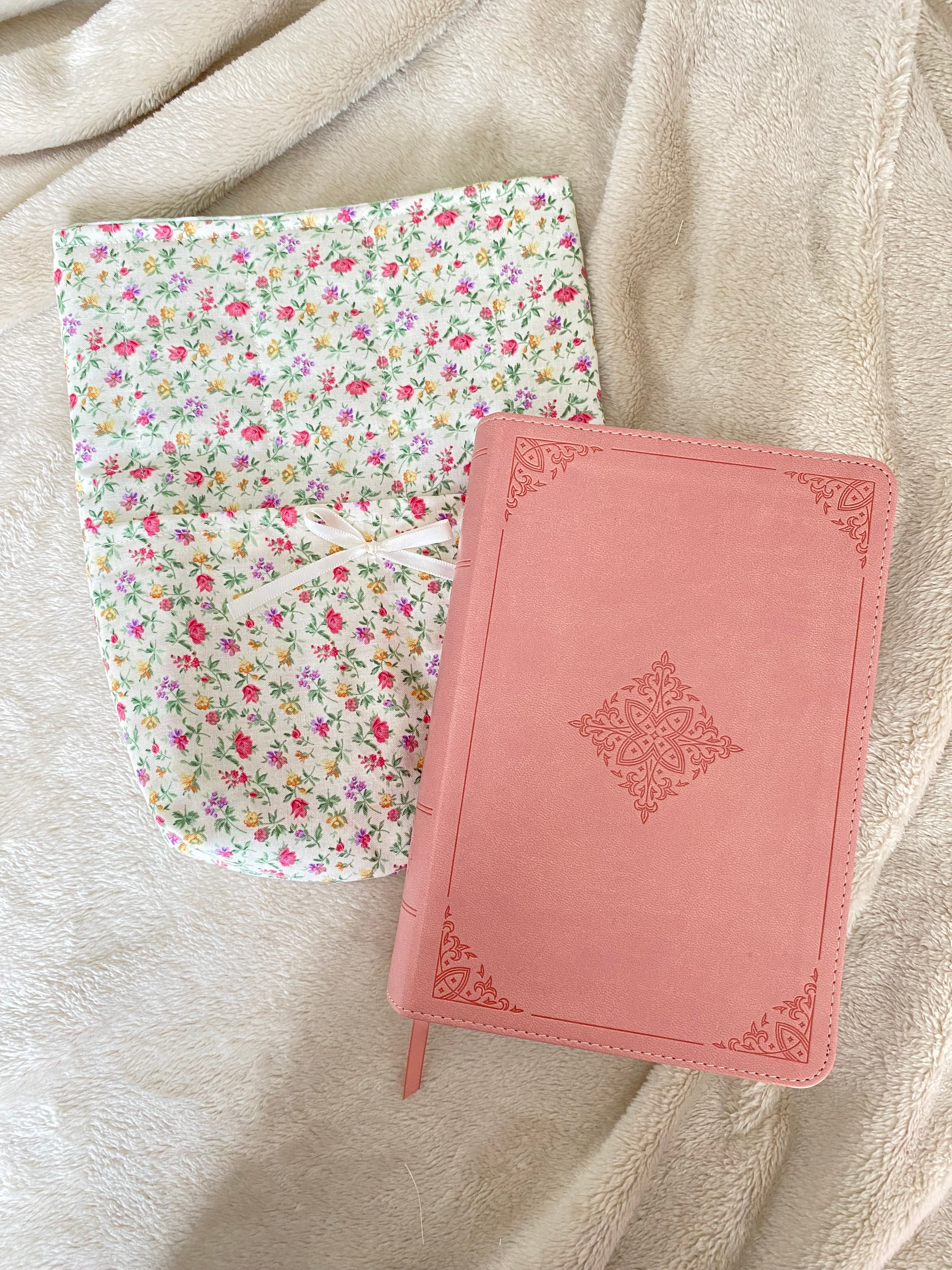Bible Sleeve - Cottage Blossoms