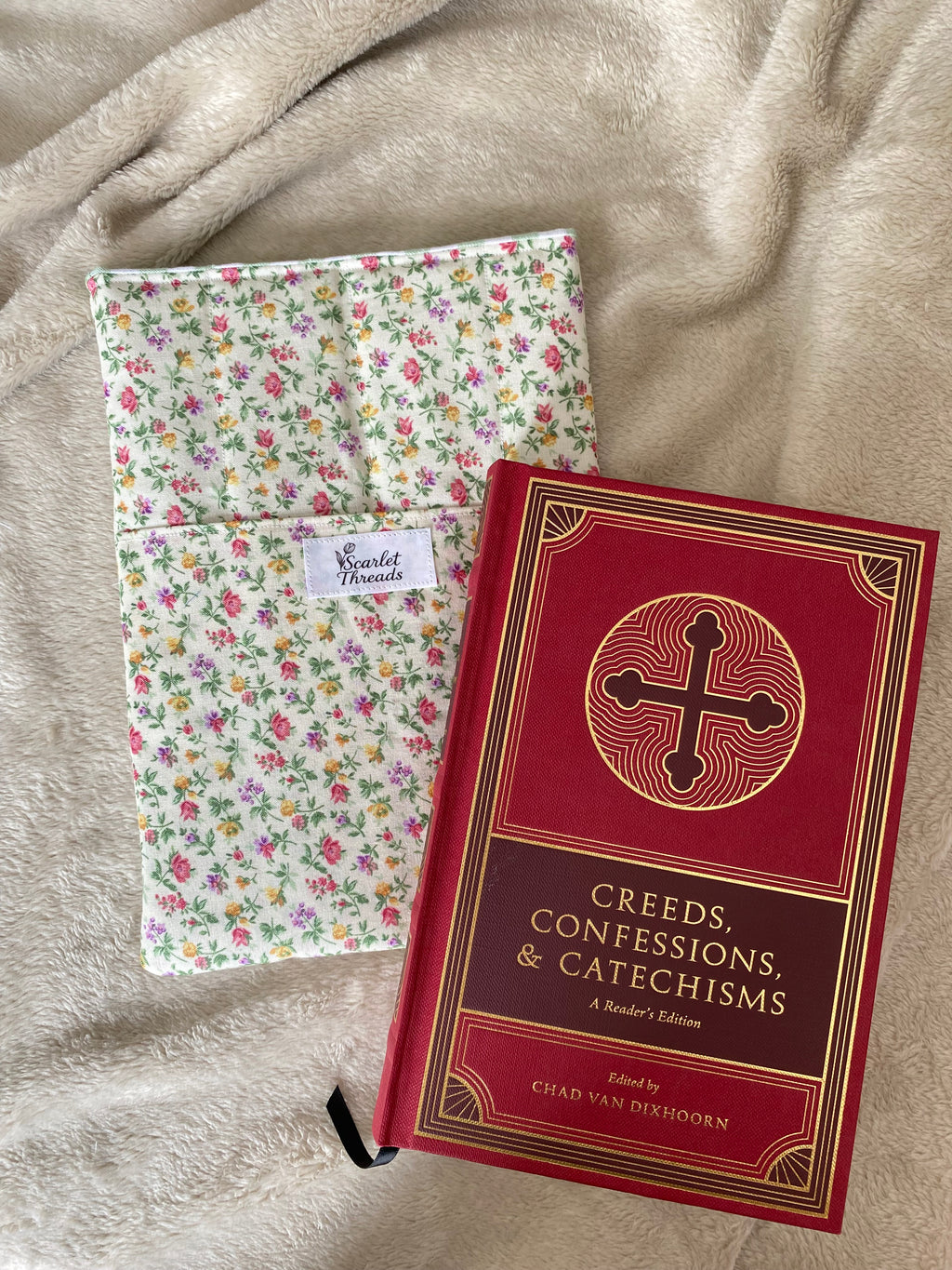 Book/E-reader Sleeve - Cottage Blossoms