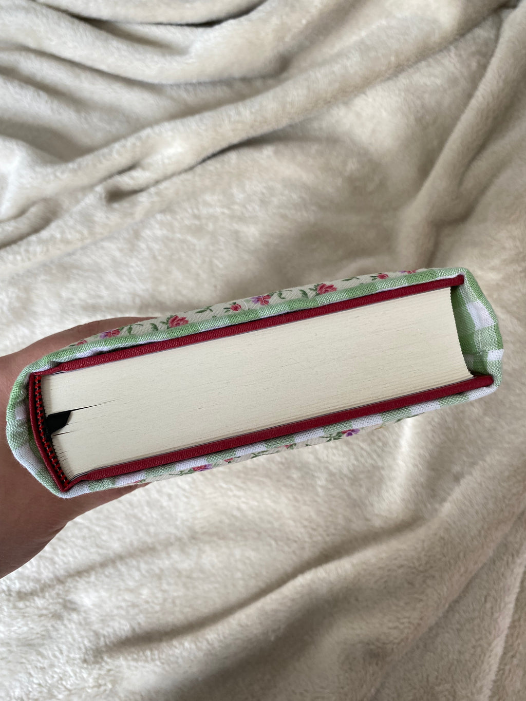 Book/E-reader Sleeve - Cottage Blossoms