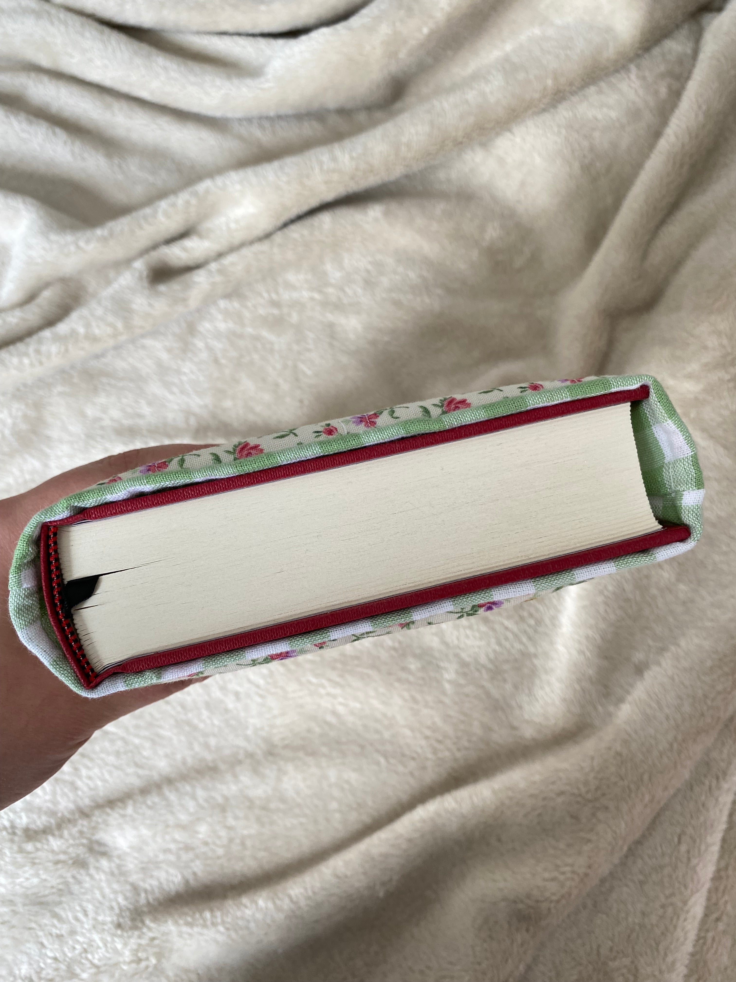 Book/E-reader Sleeve - Cottage Blossoms