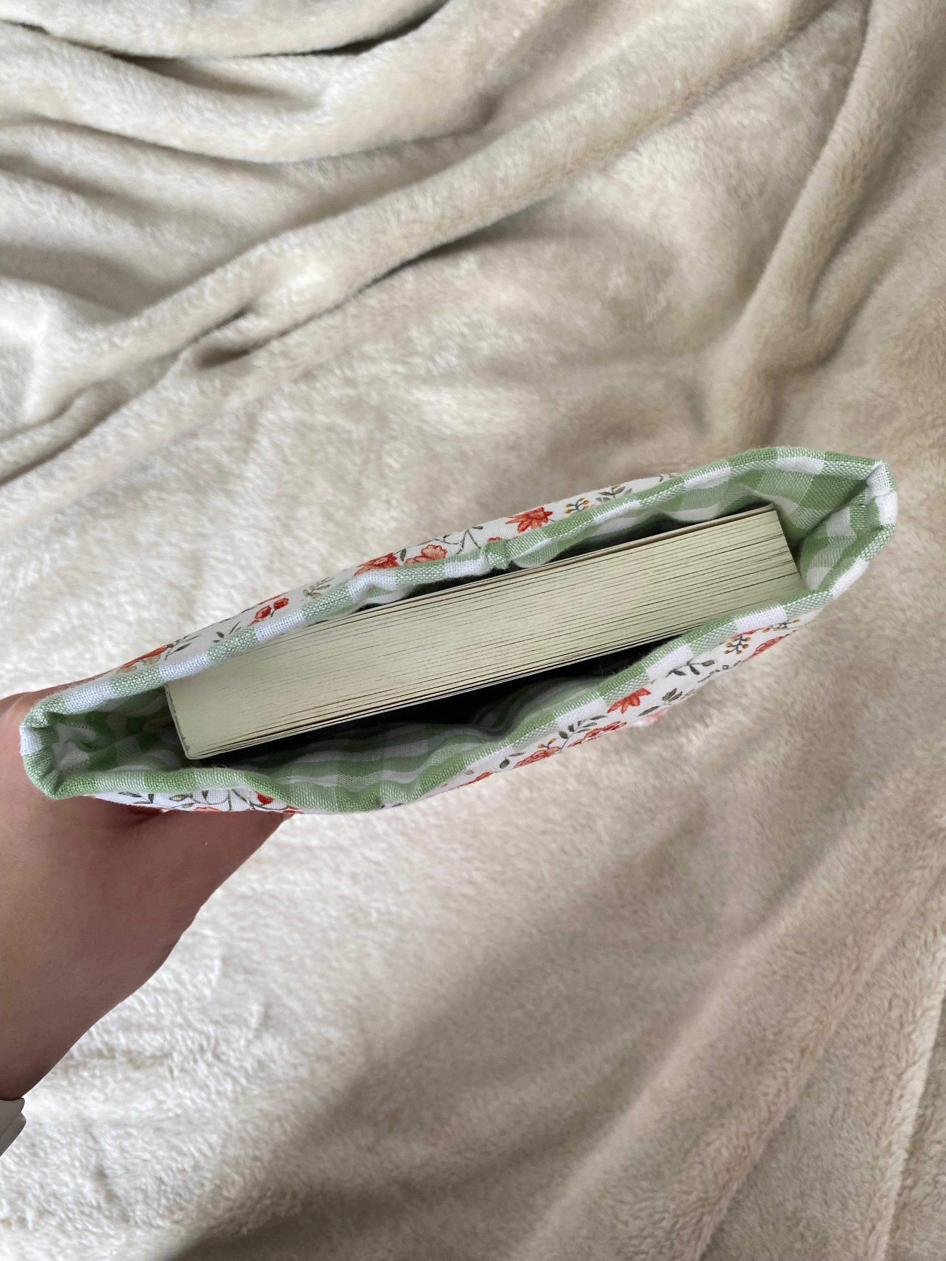Book/E-reader Sleeve - Fresh Garden