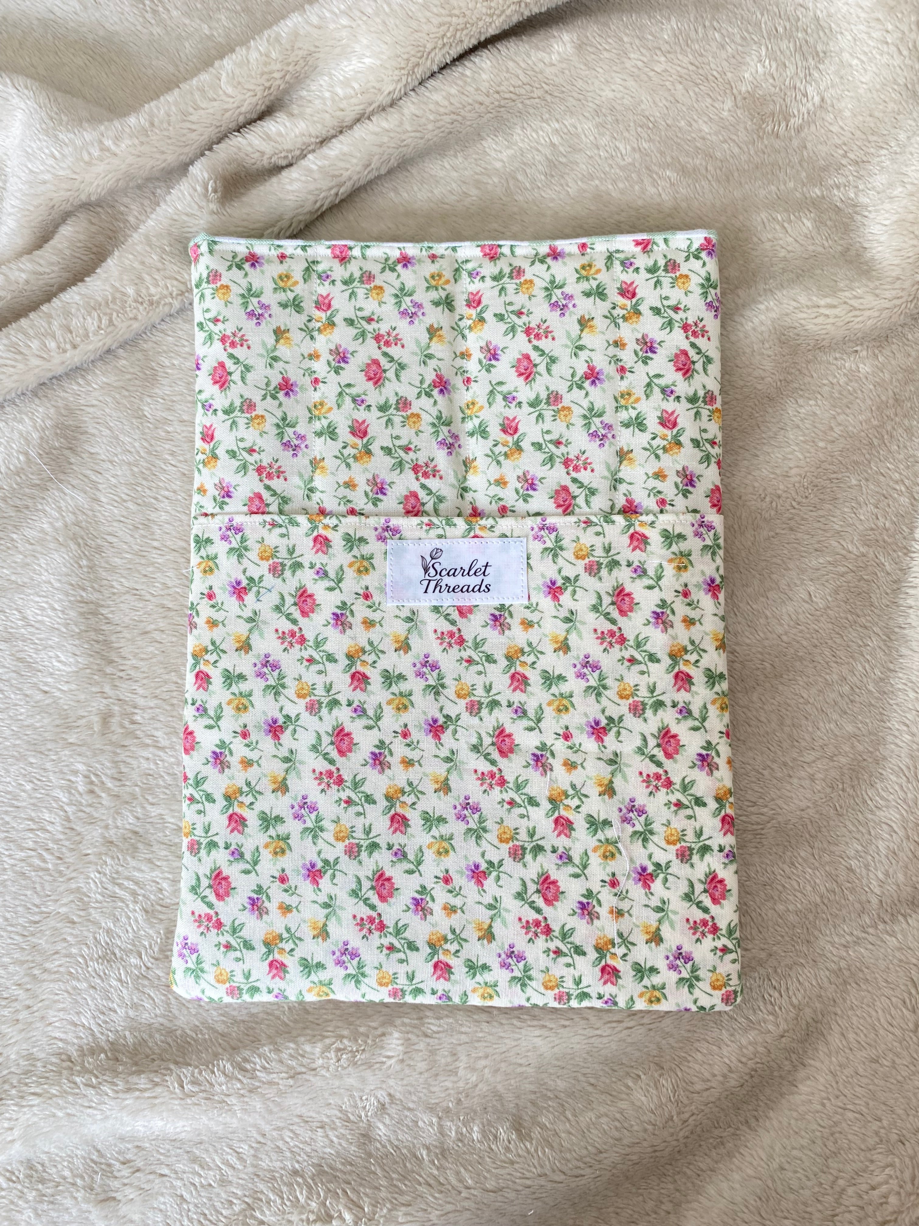 Book/E-reader Sleeve - Cottage Blossoms