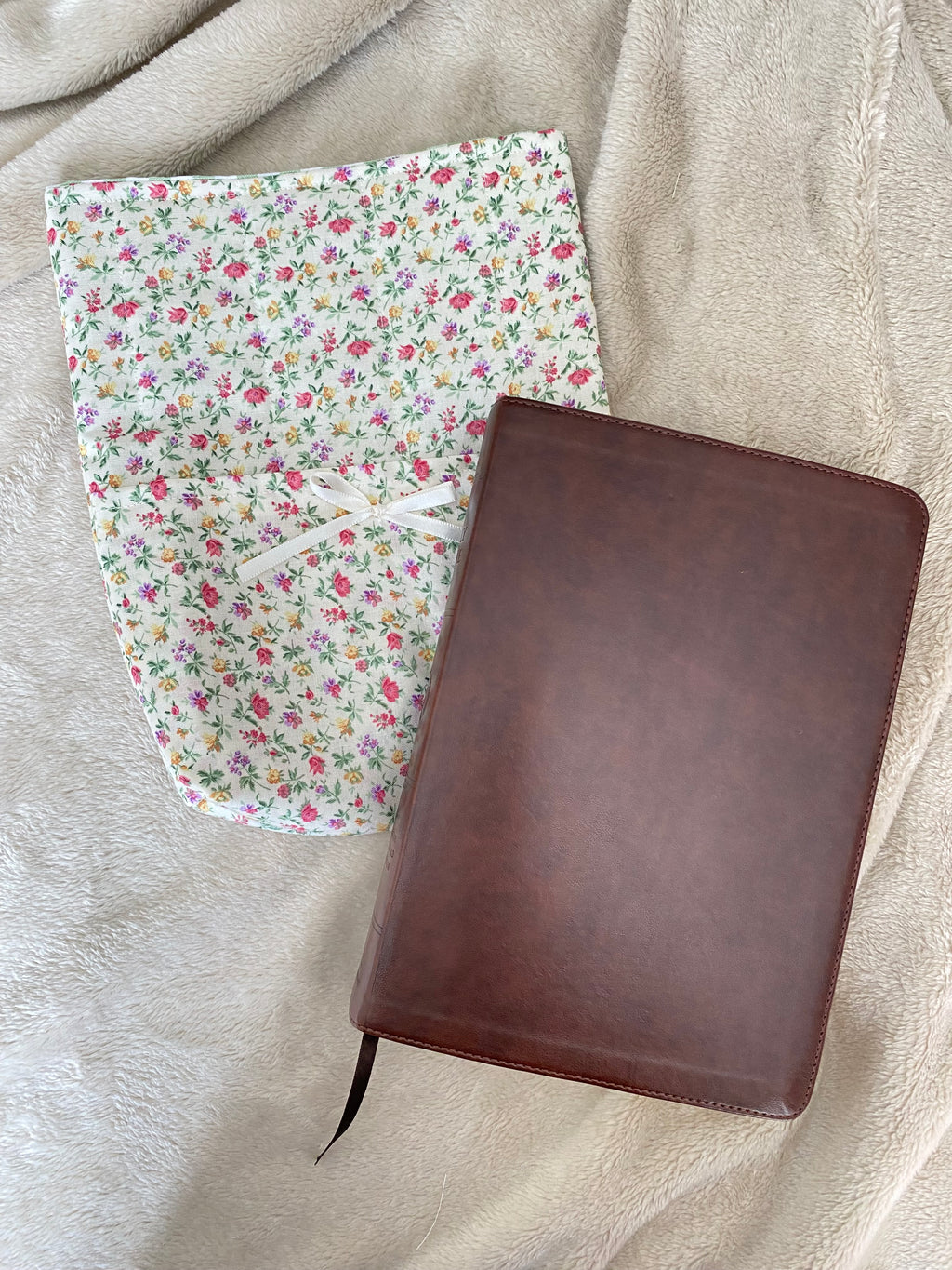 Bible Sleeve - Cottage Blossoms