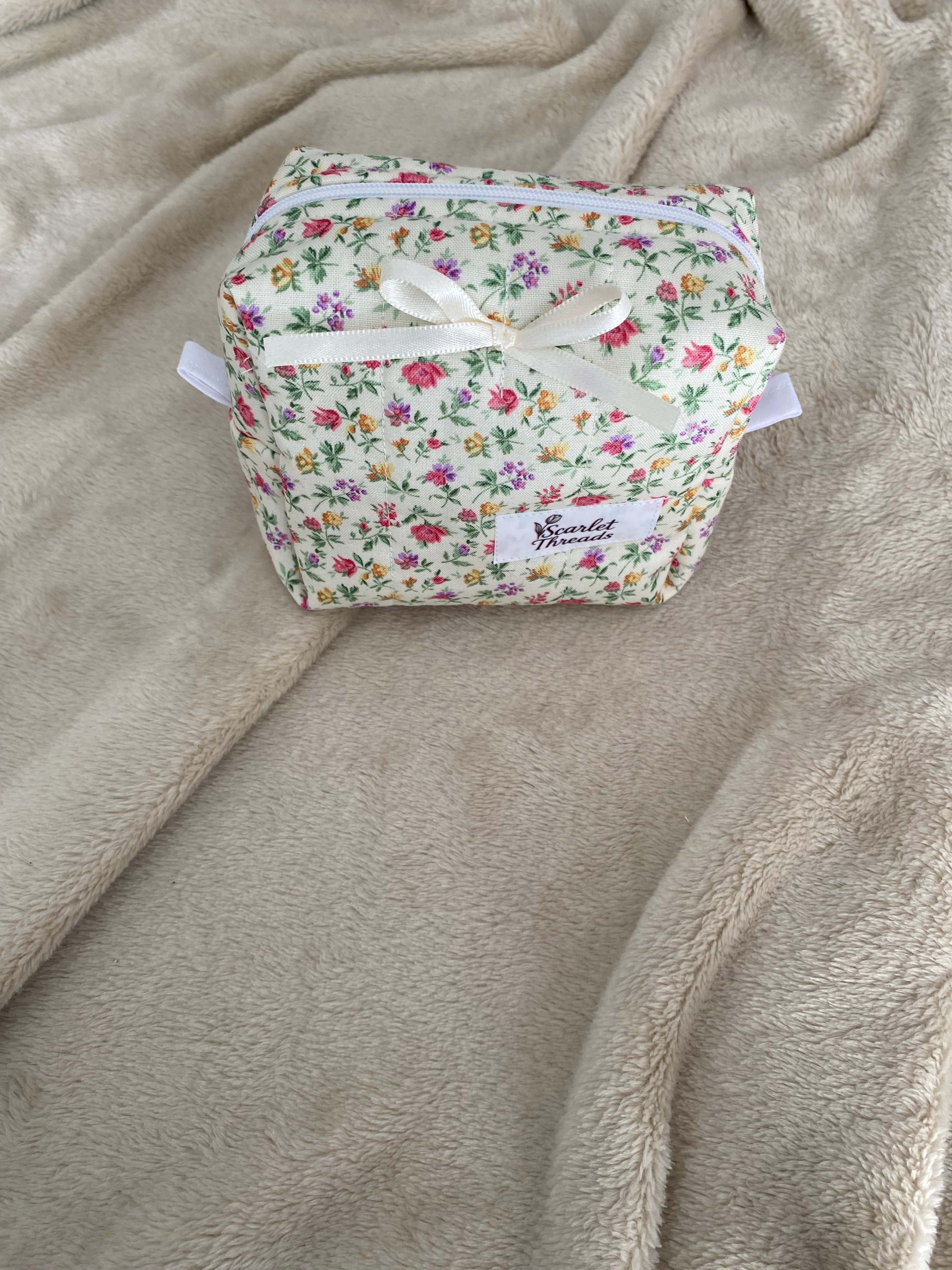 Mini Makeup Bag - Cottage Blossoms