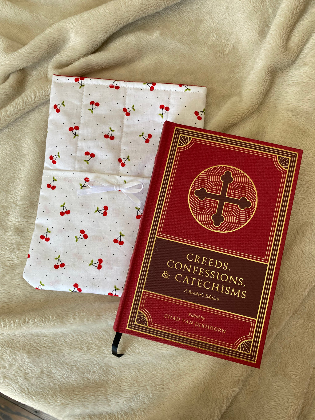 Book/E-reader Sleeve - Cherry Picnic
